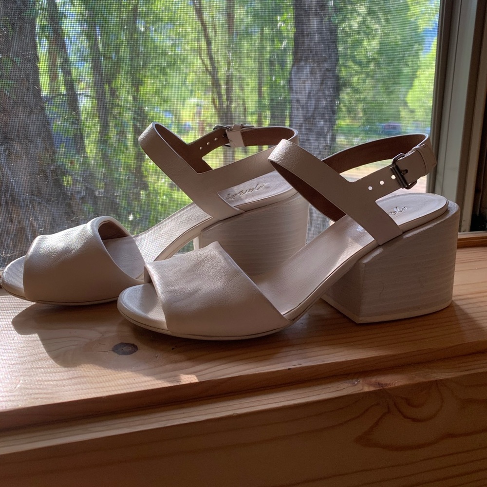 NWT White Marsell summer buckled sandals heels